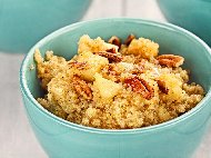 Рецепта Десерт / закуска с киноа, кисело мляко, карамелизирани ябълки и орехи